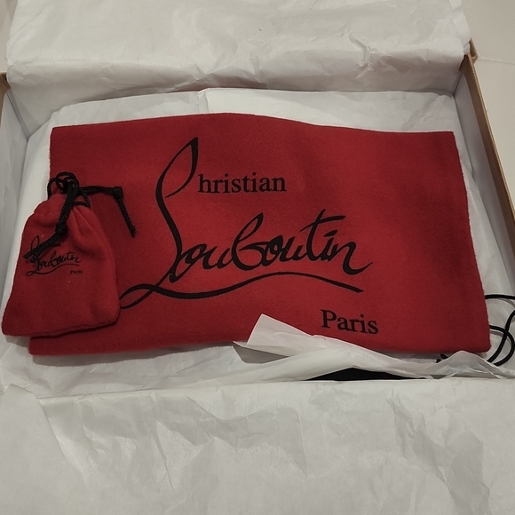 Christian Louboutin - Picture 2 of 4